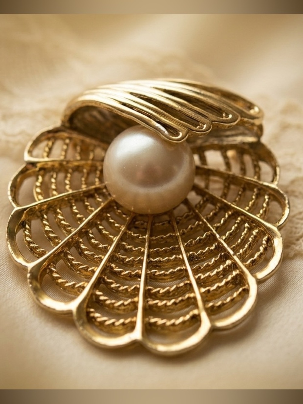Vintage Gerry’s Gold Tone Openwork Clam Shell & Pearl Brooch